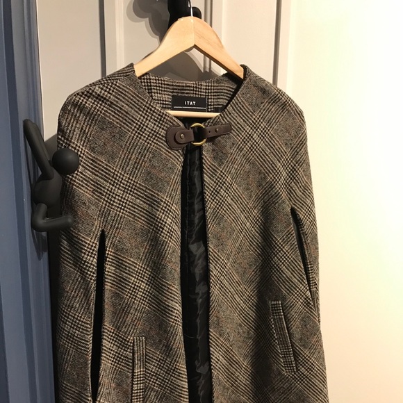 Women's Cape - Picture 5 of 9